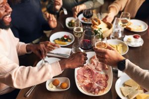Hoe laat uit eten Ibiza